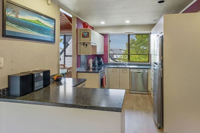 Photo of property in 12 Sandgate Avenue, Botany Downs, Auckland, 2010