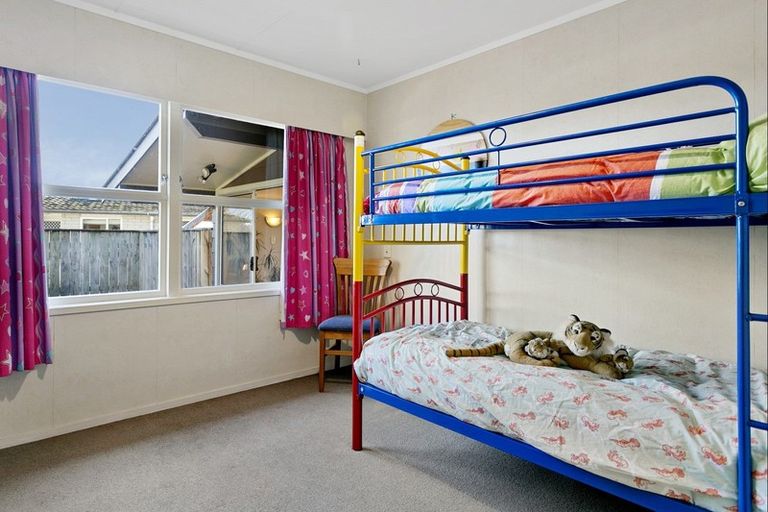 Photo of property in 25 Kereru Street, Two Mile Bay, Taupo, 3330