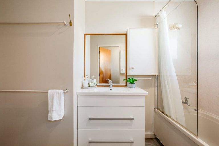 Photo of property in 2/27 Tama Street, Alicetown, Lower Hutt, 5010