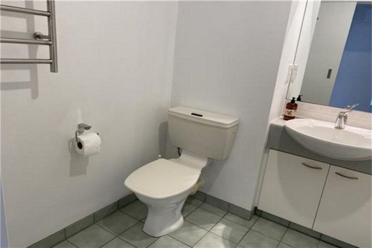 Photo of property in Regent Courts, 3/75 Gloucester Street, Christchurch Central, Christchurch, 8013