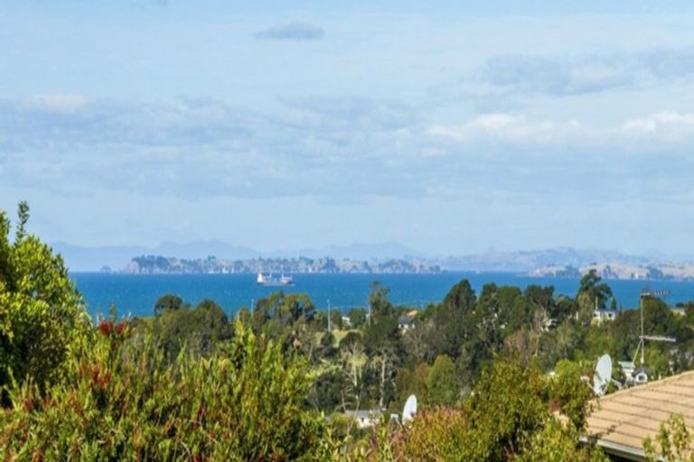 Photo of property in 9 Cairnbrae Court, Northcross, Auckland, 0632