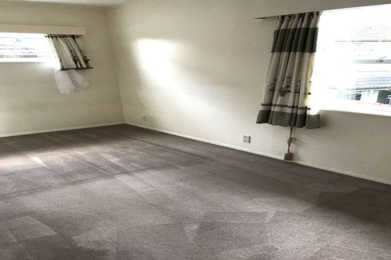 Photo of property in 13 The Rosebowl, Sunnyhills, Auckland, 2010