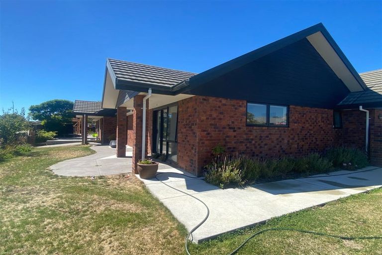 Photo of property in 32 Orlando Crescent, Waimairi Beach, Christchurch, 8083