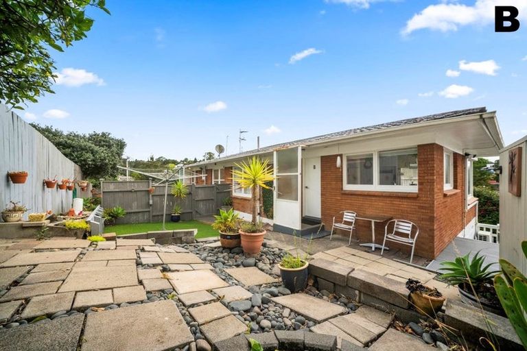 Photo of property in 49 Peach Road, Glenfield, Auckland, 0629