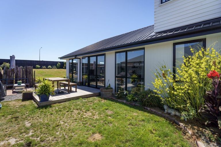 Photo of property in 28 Sholto Duncan Crescent, Halswell, Christchurch, 8025