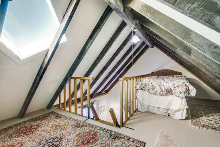 Photo of property in 34 Roslyn Road, Bluff Hill, Napier, 4110