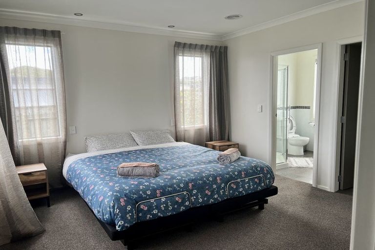 Photo of property in 32 Sumner Terrace, Aotea, Porirua, 5024