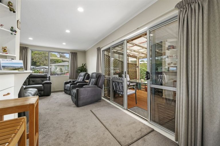 Photo of property in 4 Speargrass Grove, Timberlea, Upper Hutt, 5018
