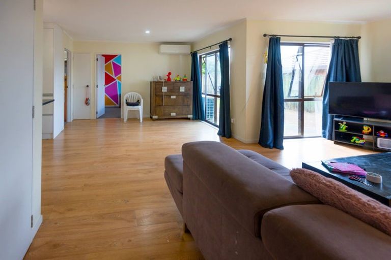 Photo of property in 5 Sherpa Place, Massey, Auckland, 0614