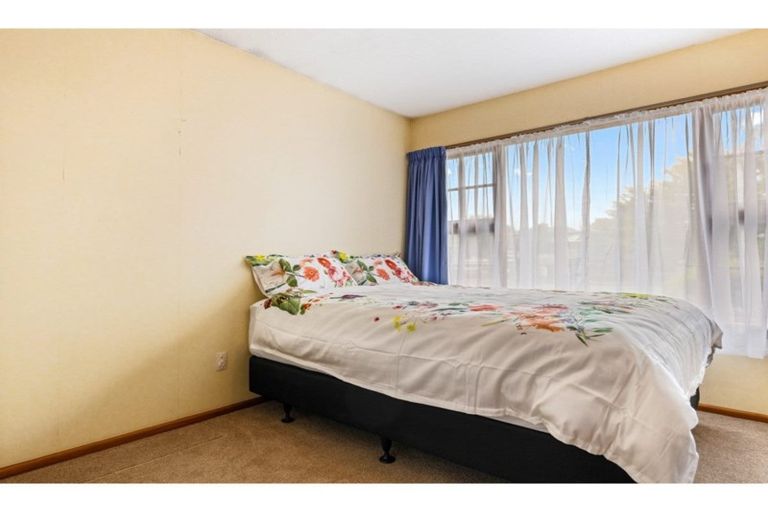 Photo of property in 7 Mirfield Place, Russley, Christchurch, 8042