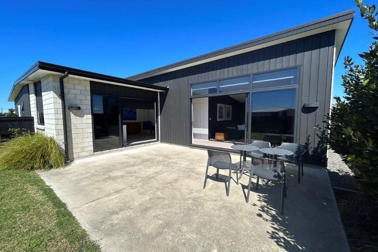 Photo of property in 2 Franks Way, Papamoa Beach, Papamoa, 3118