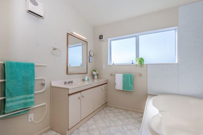 Photo of property in 8a Kipling Street, Johnsonville, Wellington, 6037