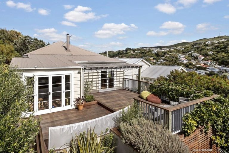 Photo of property in 14 Garfield Street, Brooklyn, Wellington, 6021