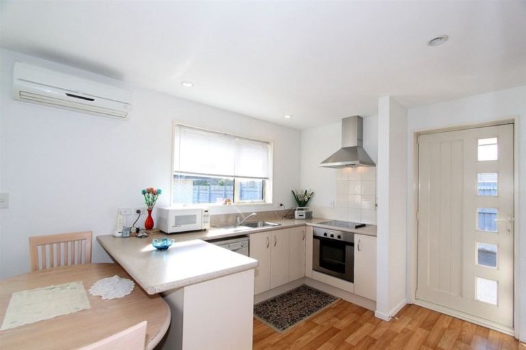 Photo of property in 2/162 Wainoni Road, Avondale, Christchurch, 8061