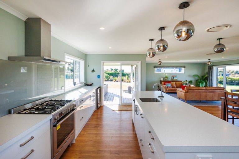 Photo of property in 21 Loveston Lane, Kelvin Grove, Palmerston North, 4470