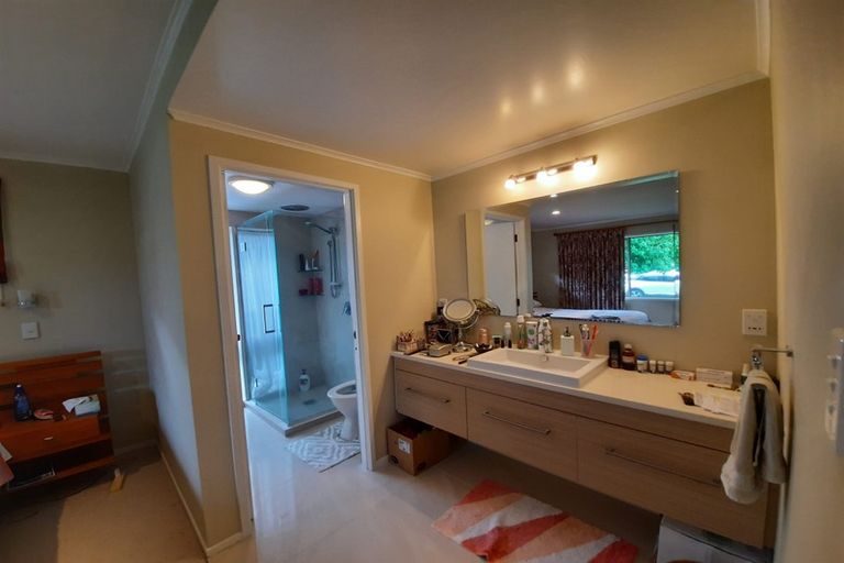 Photo of property in 2 Oleander Point, Farm Cove, Auckland, 2012