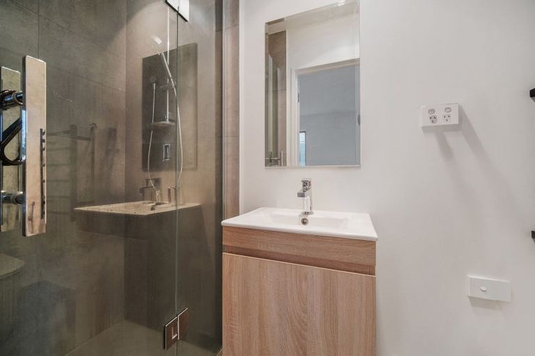 Photo of property in 12/9 Schnapper Rock Road, Greenhithe, Auckland, 0632