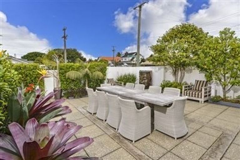 Photo of property in 1/2 Cecil Road, Milford, Auckland, 0620