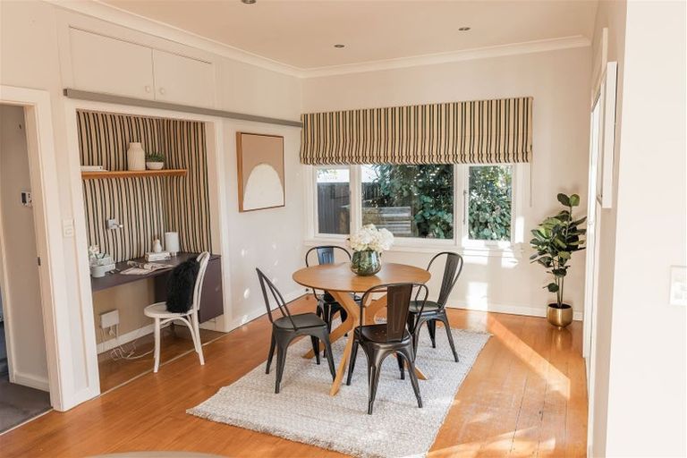 Photo of property in 35 Pukatea Street, Eastbourne, Lower Hutt, 5013