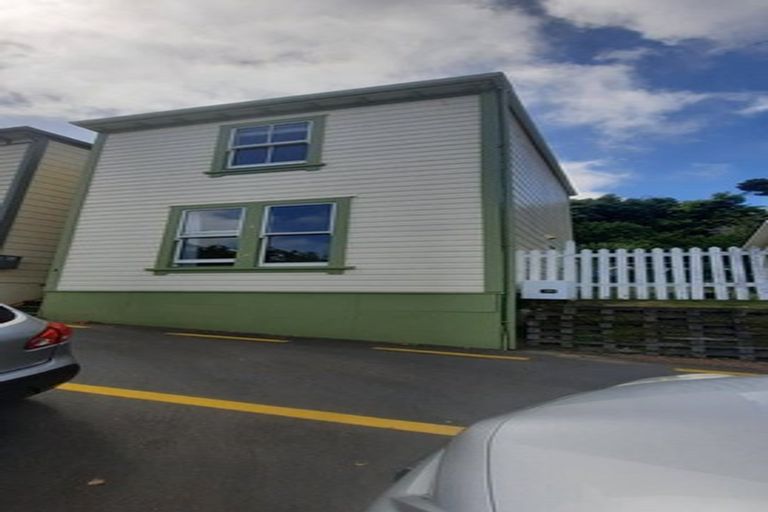 Photo of property in 2 Yale Road, Mount Cook, Wellington, 6021