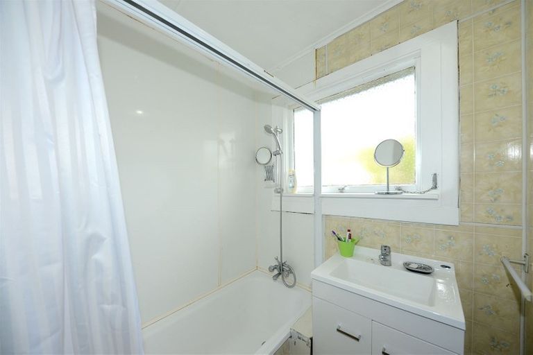 Photo of property in 14 Griffiths Avenue, Linwood, Christchurch, 8062