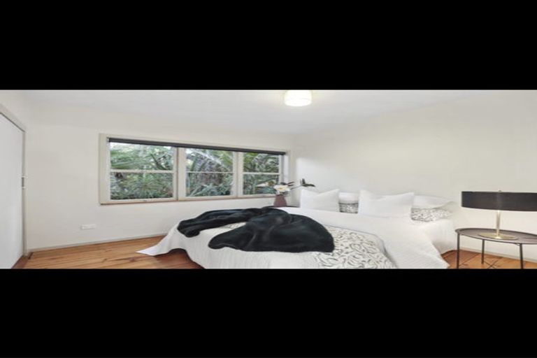 Photo of property in 8 Arapito Road, Titirangi, Auckland, 0604