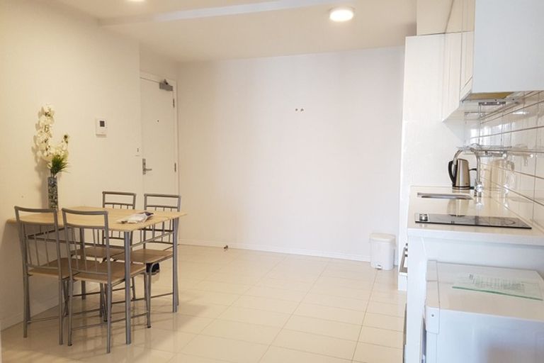 Photo of property in 15 Colin Wild Place, Glenfield, Auckland, 0629