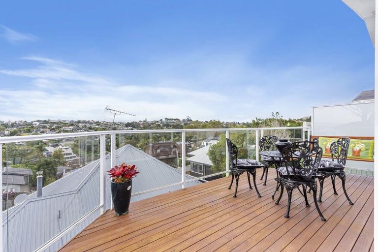 Photo of property in 1/7 Colmar Road, Mellons Bay, Auckland, 2014