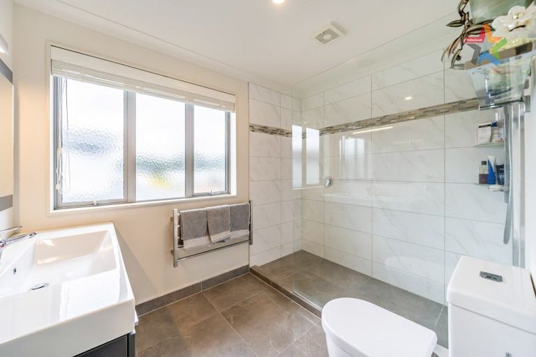 Photo of property in 8c Glen Iris Grove, Woburn, Lower Hutt, 5010