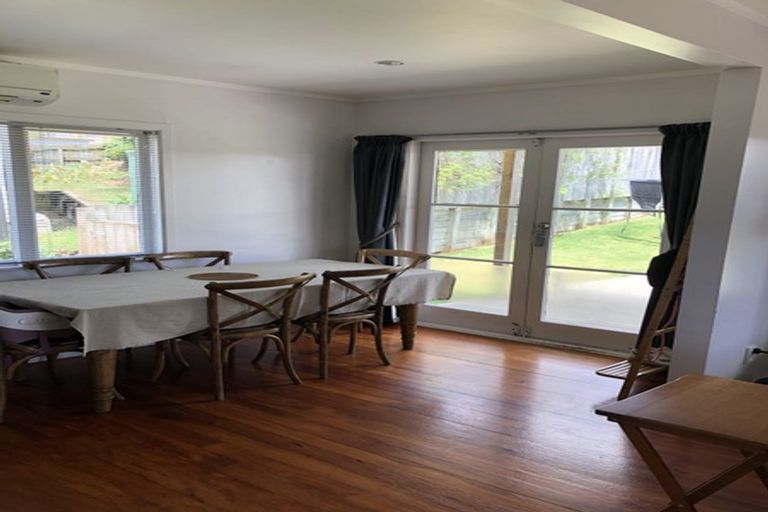 Photo of property in 17 Vandeleur Avenue, Birkdale, Auckland, 0626