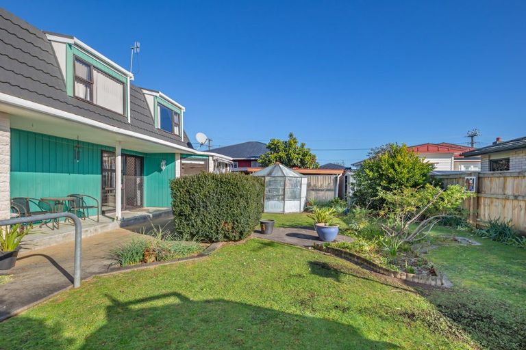 Photo of property in 633a Queen Street East, Levin, 5510