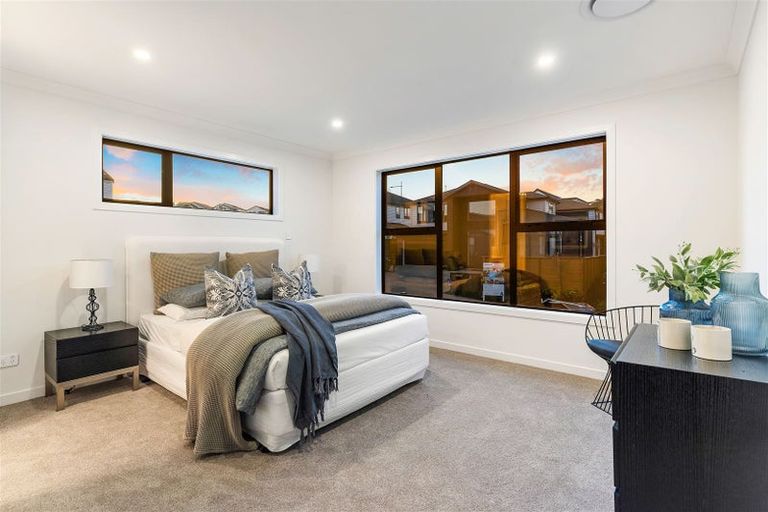 Photo of property in 6 Luff Place, Long Bay, Auckland, 0630