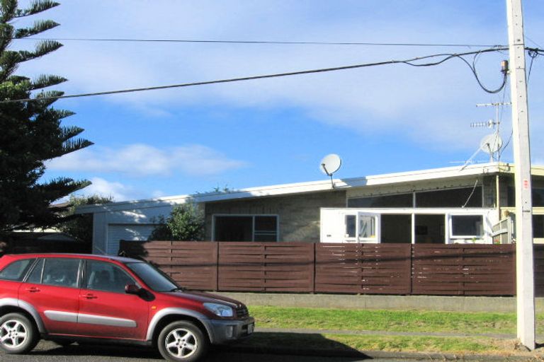 Photo of property in 84 Tutere Street, Waikanae Beach, Waikanae, 5036