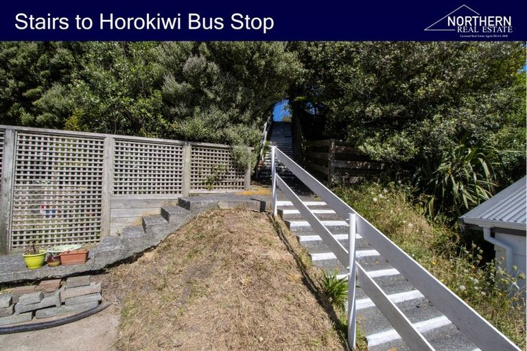 Photo of property in 17a Pimlico Place, Newlands, Wellington, 6037