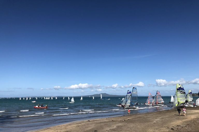 Photo of property in 2/19 Churchill Road, Murrays Bay, Auckland, 0630