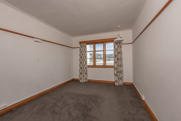 Photo of property in Ionian Flats, 123-125 Brougham Street, Mount Victoria, Wellington, 6011