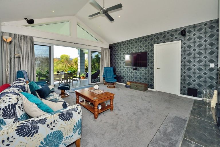 Photo of property in 24 Charteris Rise, Riverdale, Gisborne, 4010