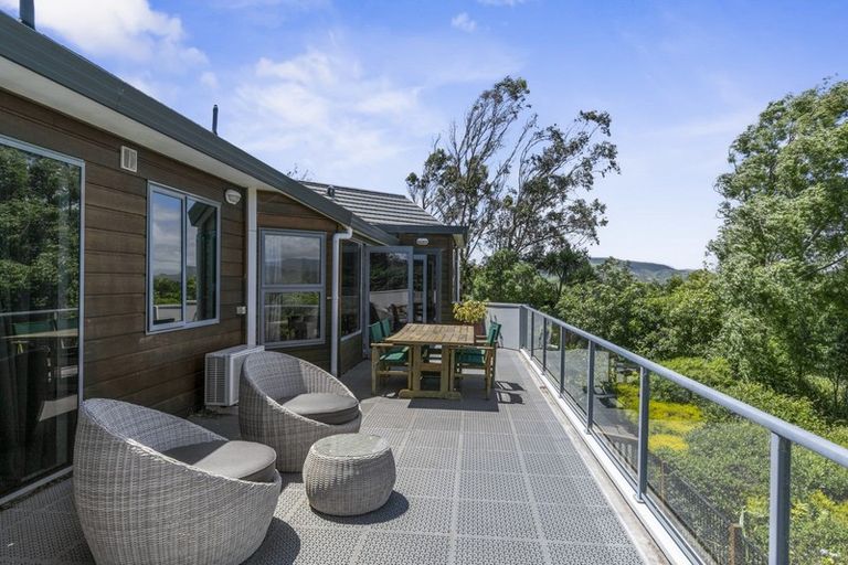 Photo of property in 2 Crestview Grove, Belmont, Lower Hutt, 5010