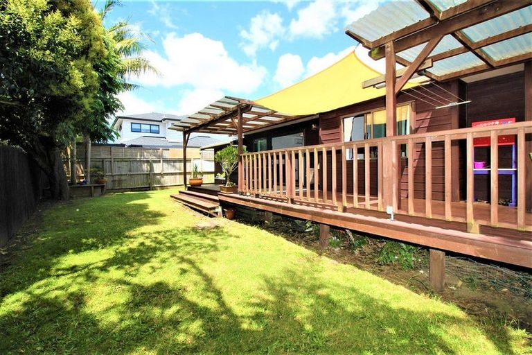 Photo of property in 1/17 Garelja Road, Henderson, Auckland, 0612