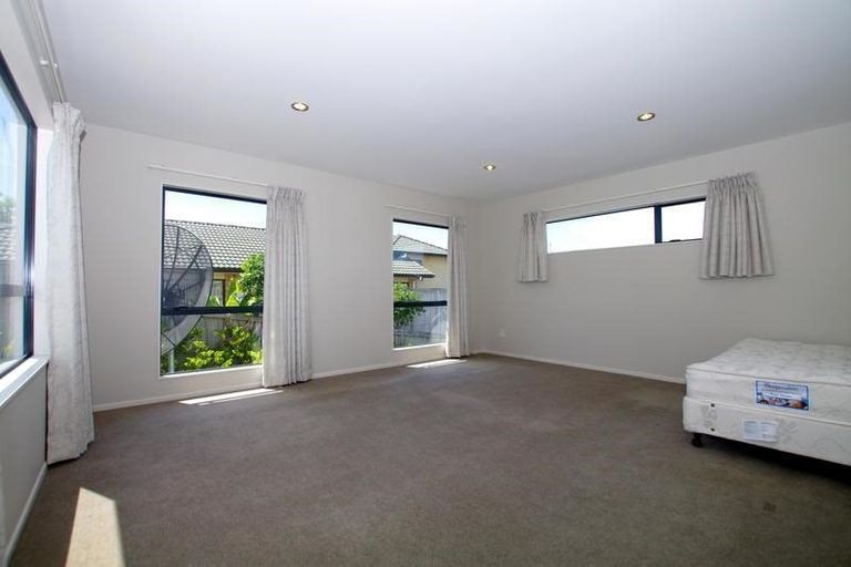 Photo of property in 26 Catlins Place, Fairview Heights, Auckland, 0632