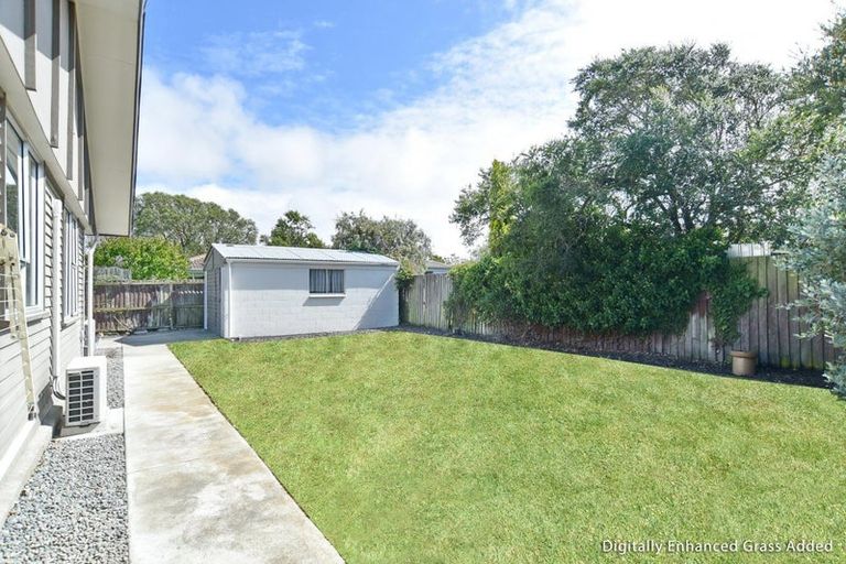 Photo of property in 2/90 Queenspark Drive, Parklands, Christchurch, 8083