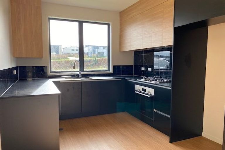 Photo of property in 20 Karoro Road, One Tree Point, 0118