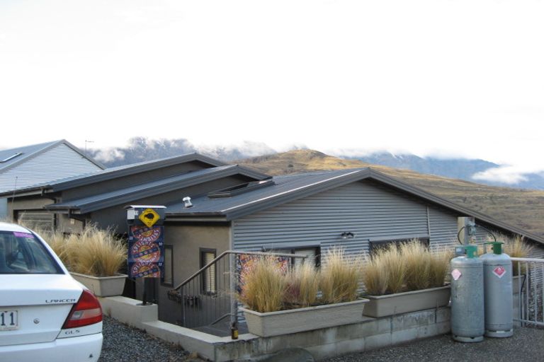 Photo of property in 11 Stone Ridge Place, Queenstown, 9300