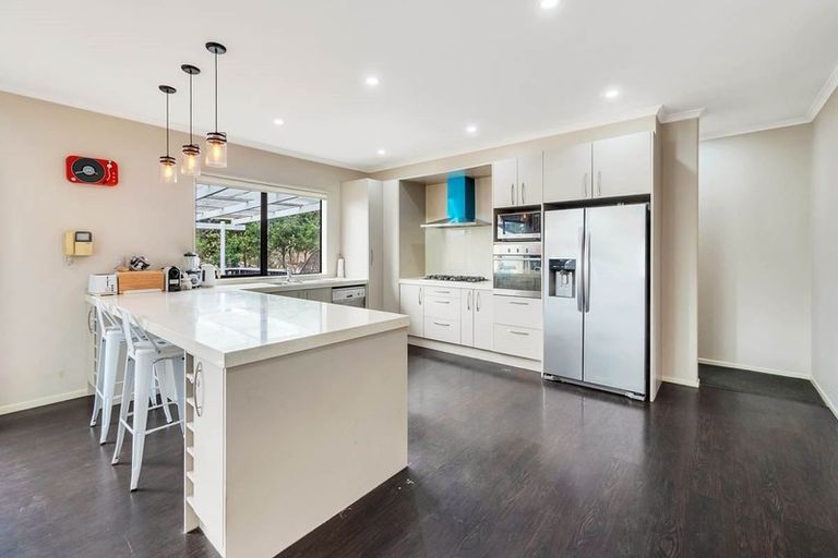 Photo of property in 43 South Kensington Way, Henderson, Auckland, 0612