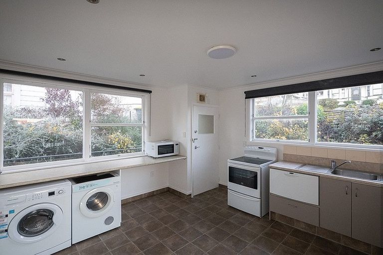 Photo of property in 77 Manor Place, Dunedin Central, Dunedin, 9016