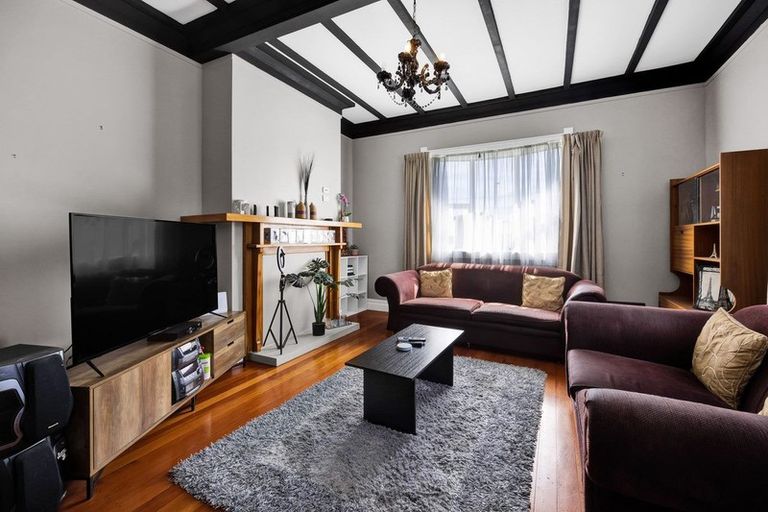 Photo of property in 8 Collins Street, Hawera, 4610