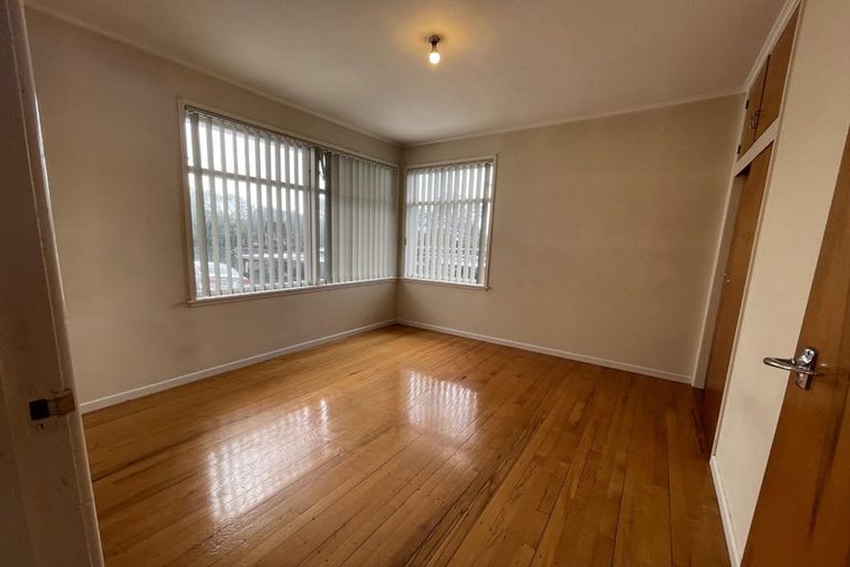 Photo of property in 12c Dawn Place, Te Atatu South, Auckland, 0610