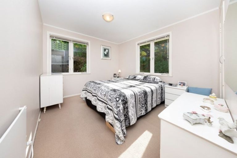 Photo of property in 9 Howard Road, Northcote, Auckland, 0627