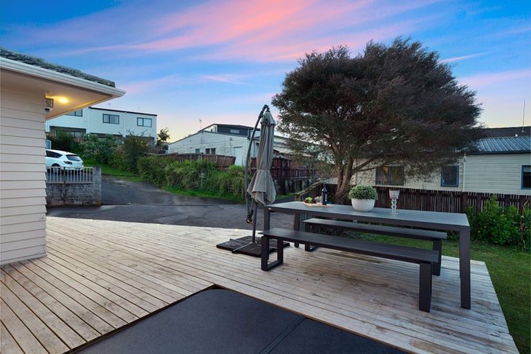 Photo of property in 86 Rosewarne Crescent, Glendene, Auckland, 0602