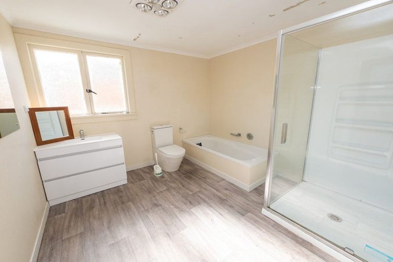 Photo of property in 145 Macandrew Road, South Dunedin, Dunedin, 9012